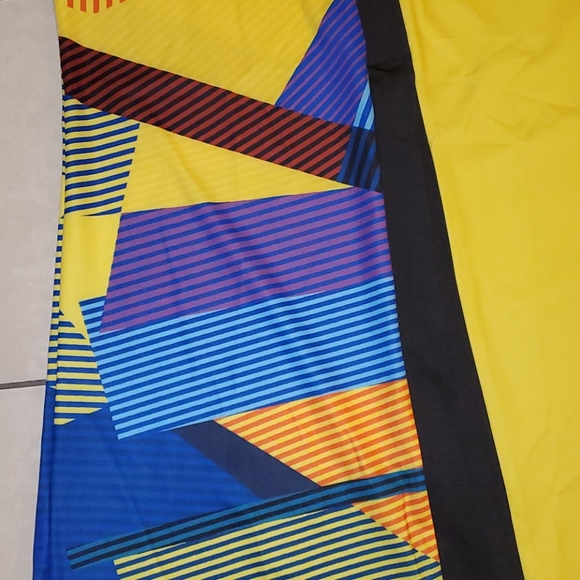 Geometric print half sleeve yellow maxi dress. - Picture 6 of 12